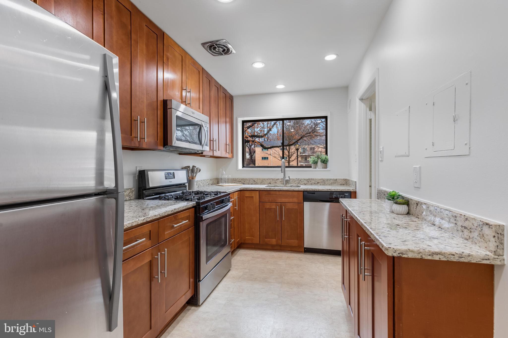 10636 MONTROSE AVENUE 101