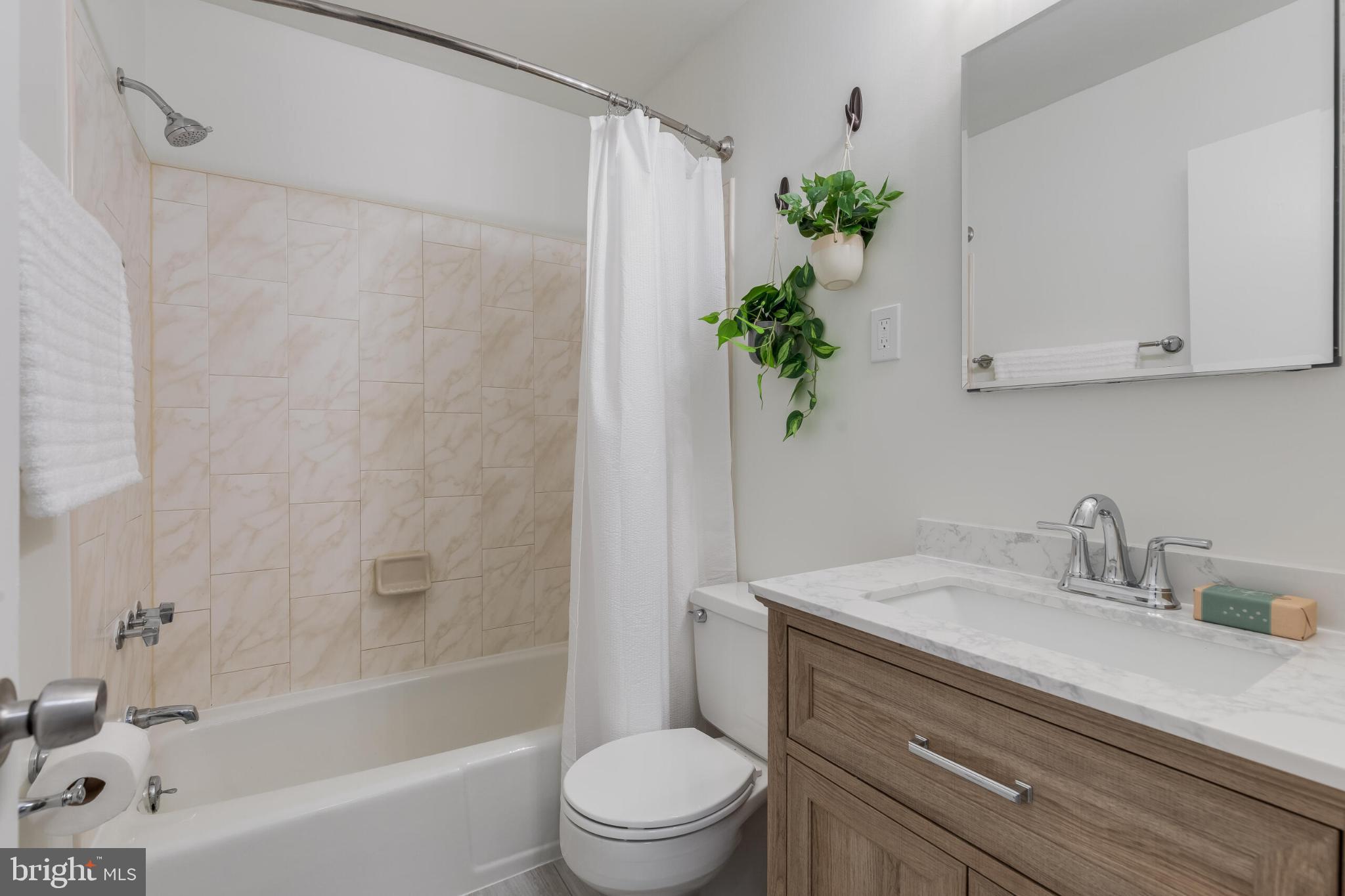 10636 MONTROSE AVENUE 101