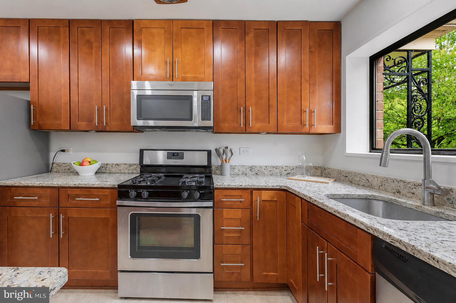 10636 MONTROSE AVENUE 101