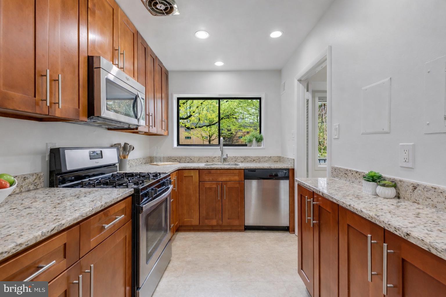 10636 MONTROSE AVENUE 101