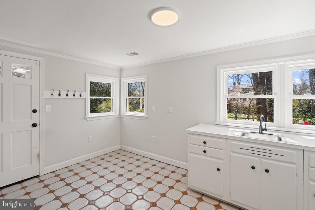 5112 SCARSDALE ROAD