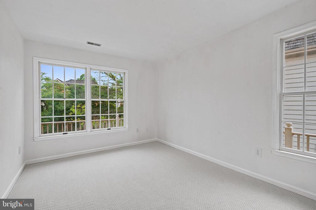 3009 WINDY KNOLL COURT