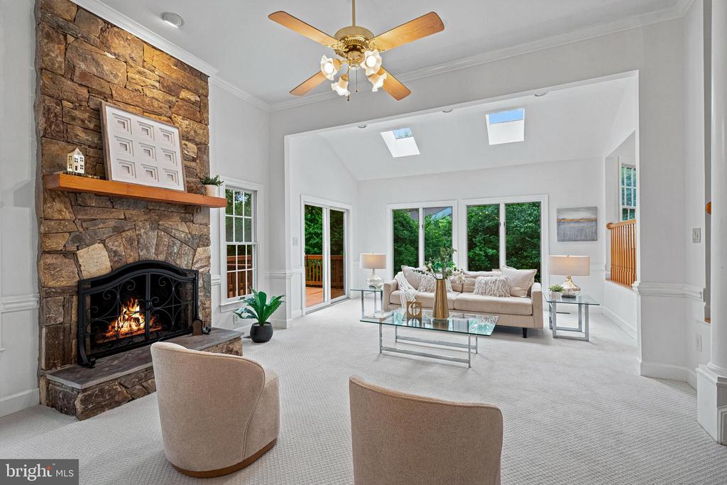 3009 WINDY KNOLL COURT