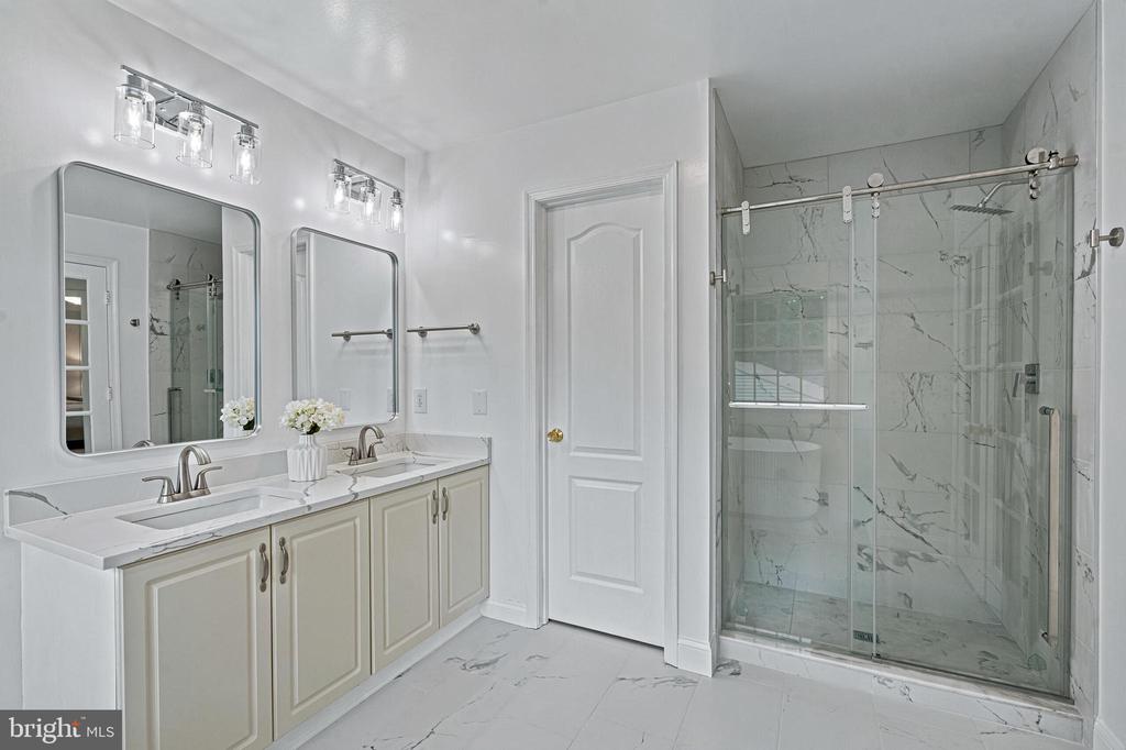 3009 WINDY KNOLL COURT