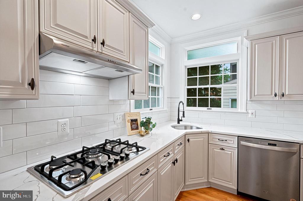 3009 WINDY KNOLL COURT