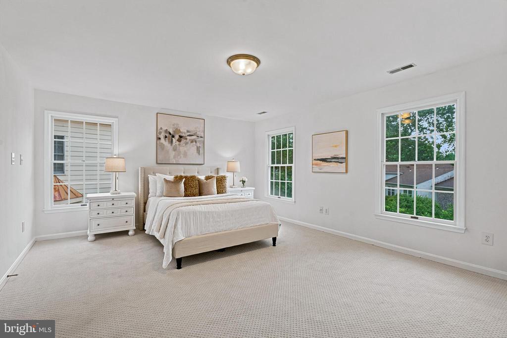 3009 WINDY KNOLL COURT