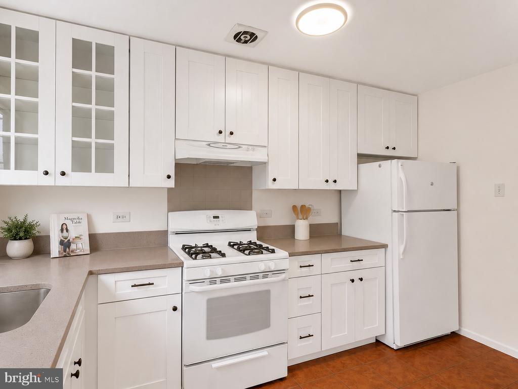 10524 WEYMOUTH STREET Unit: 202
