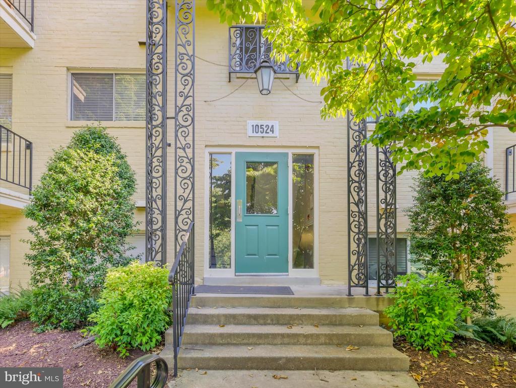 10524 WEYMOUTH STREET Unit: 202