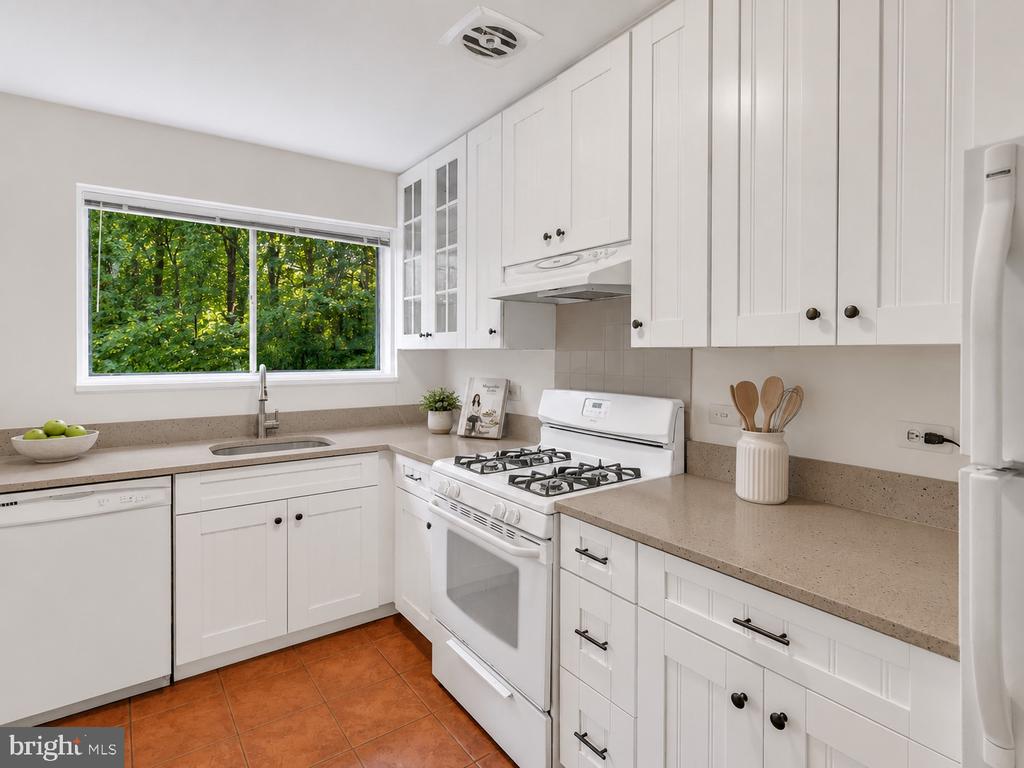 10524 WEYMOUTH STREET Unit: 202