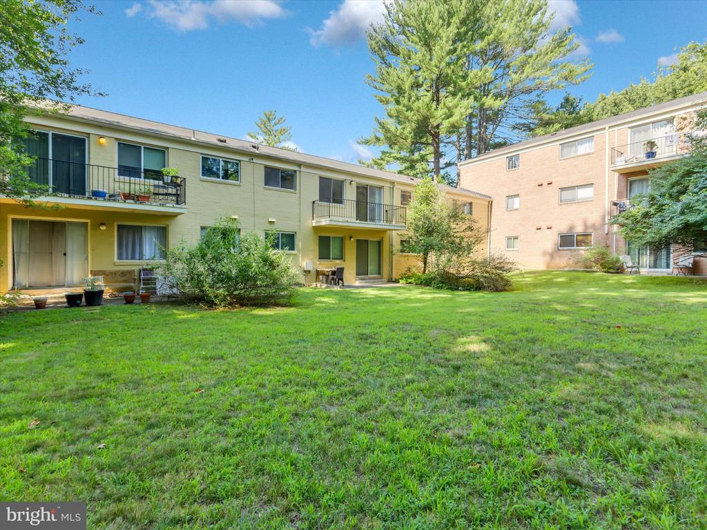 10524 WEYMOUTH STREET Unit: 202