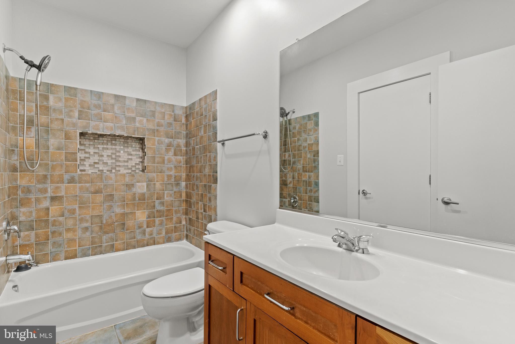 2011 N POLLARD STREET