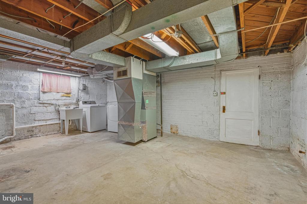 2407 N VERMONT STREET