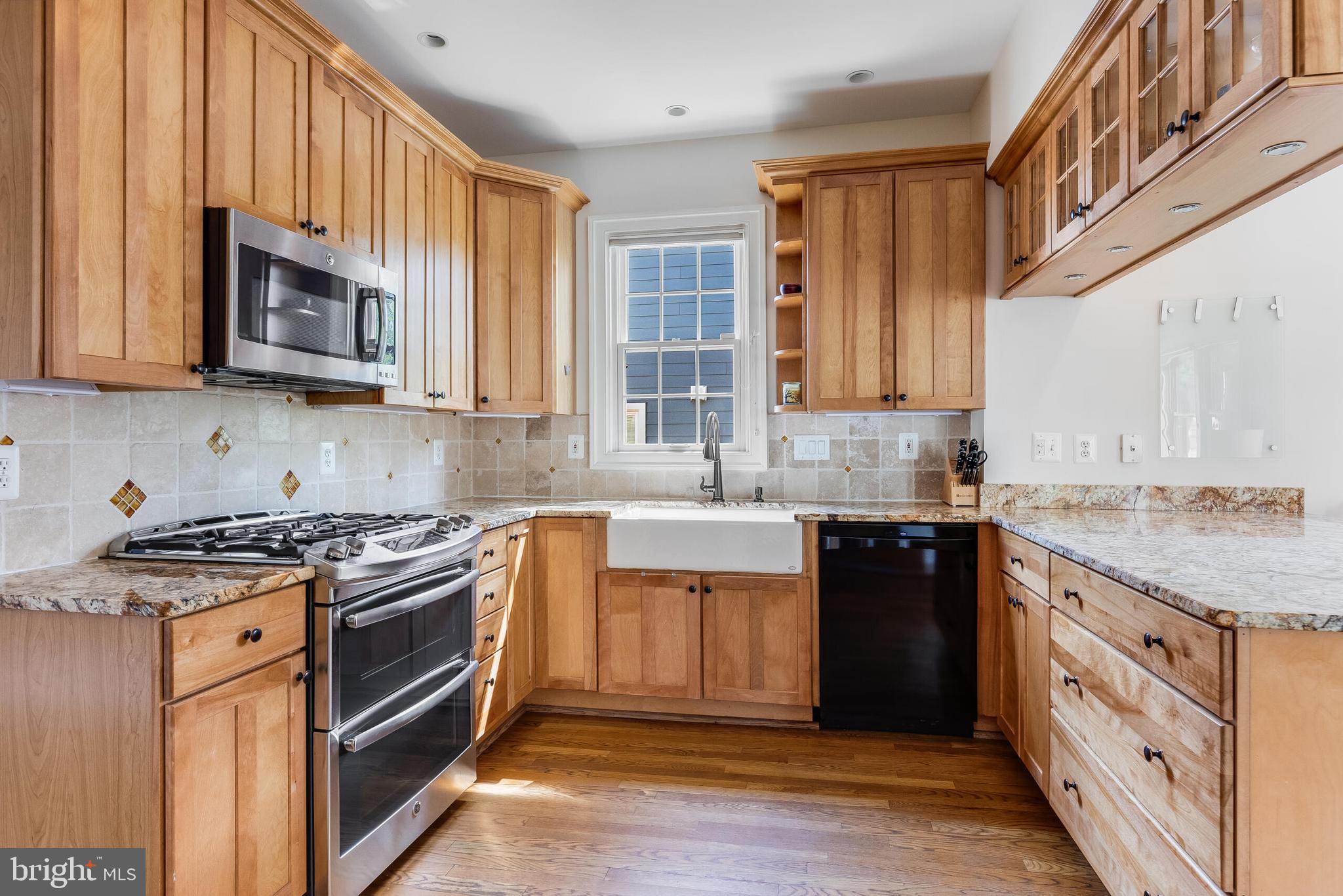 1708 N QUEBEC STREET N