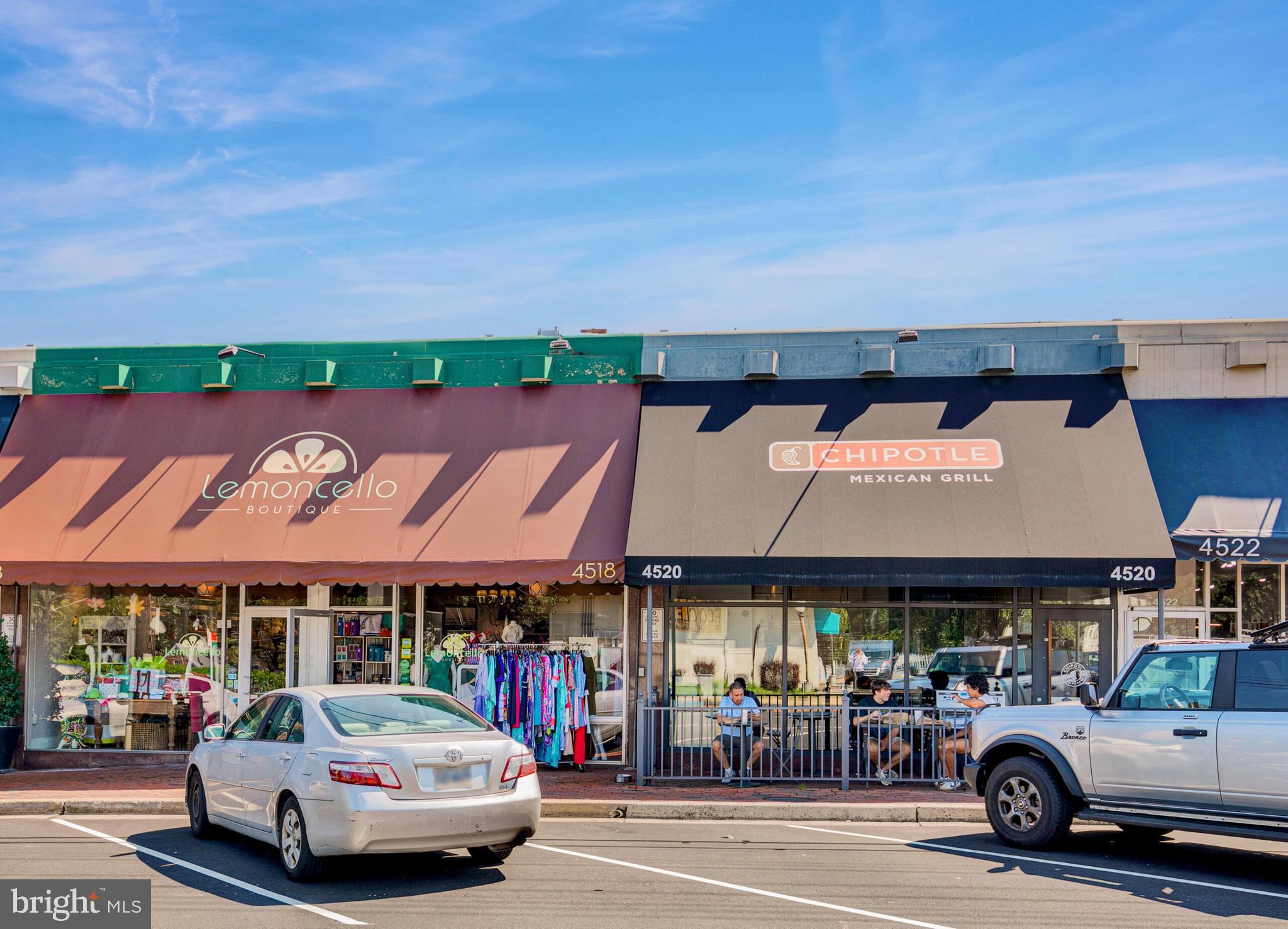 1708 N QUEBEC STREET N