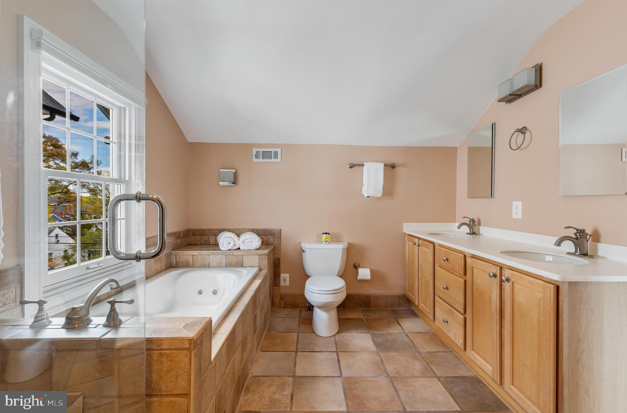 1708 N QUEBEC STREET N