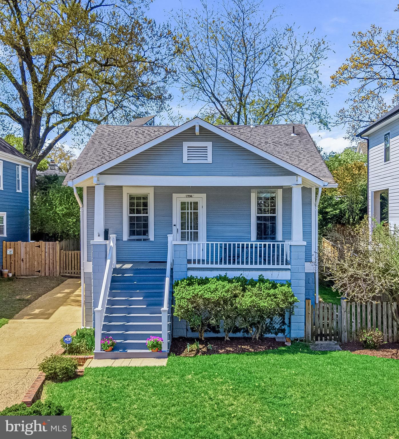 1708 N QUEBEC STREET N