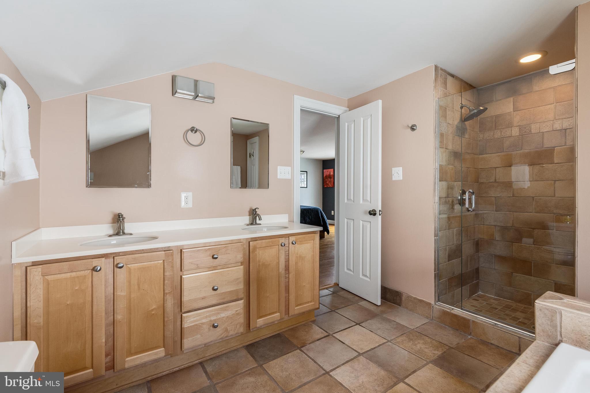 1708 N QUEBEC STREET N