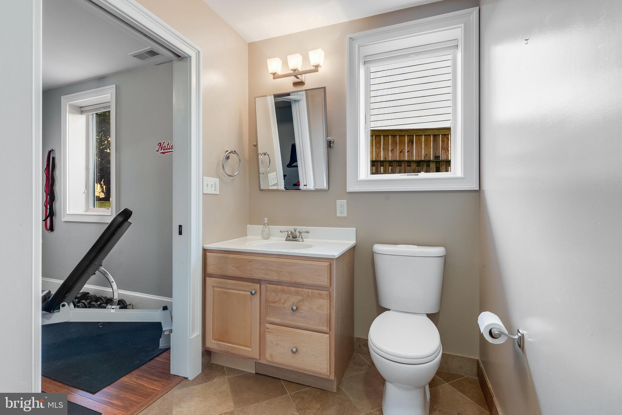 1708 N QUEBEC STREET N