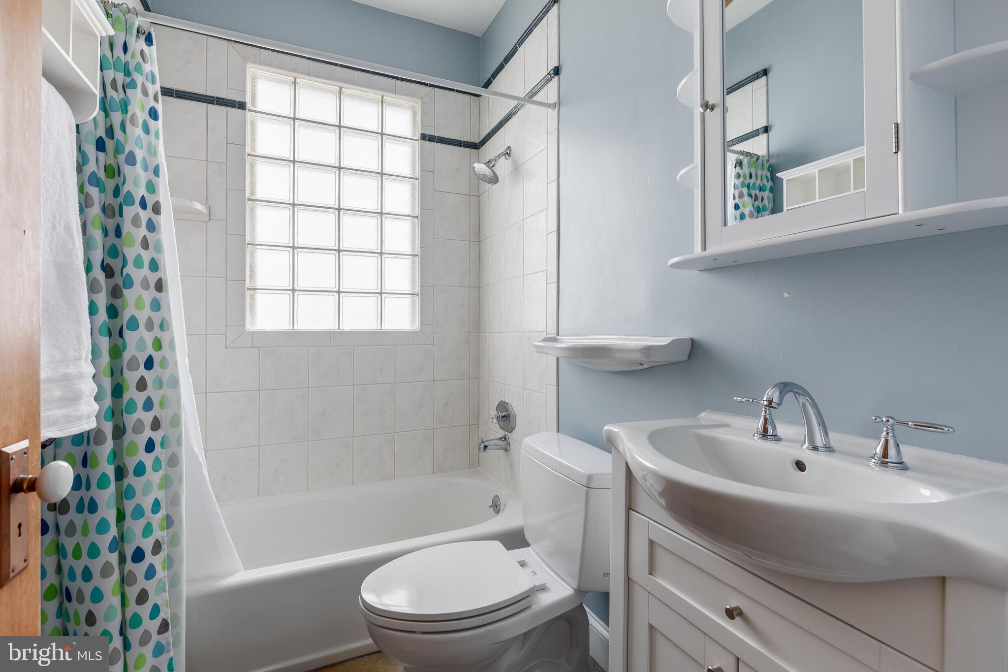 1708 N QUEBEC STREET N