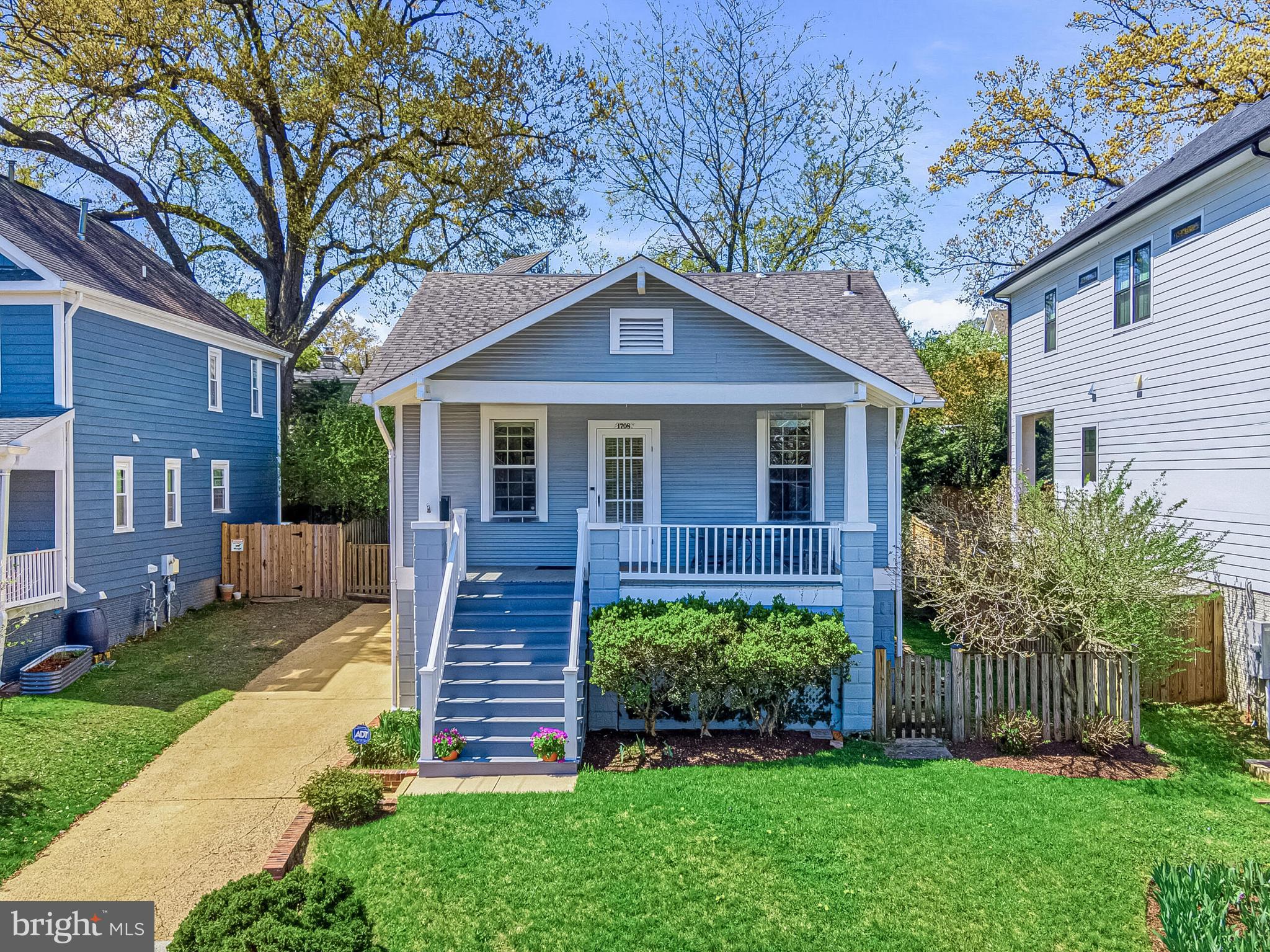 1708 N QUEBEC STREET N