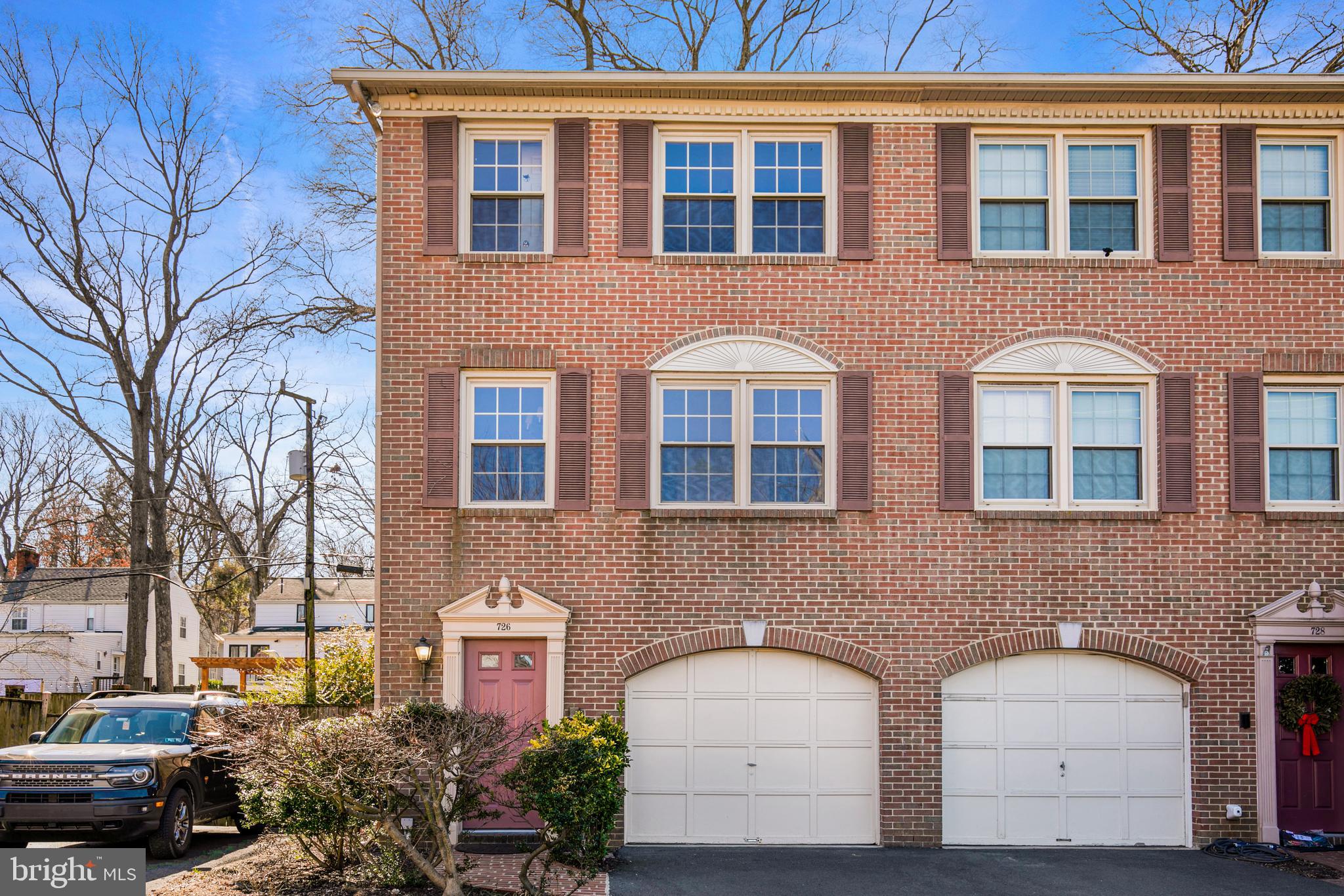 726 W Glebe Road