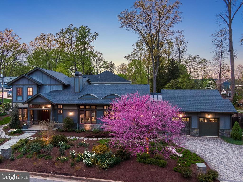 608 Timber Ln