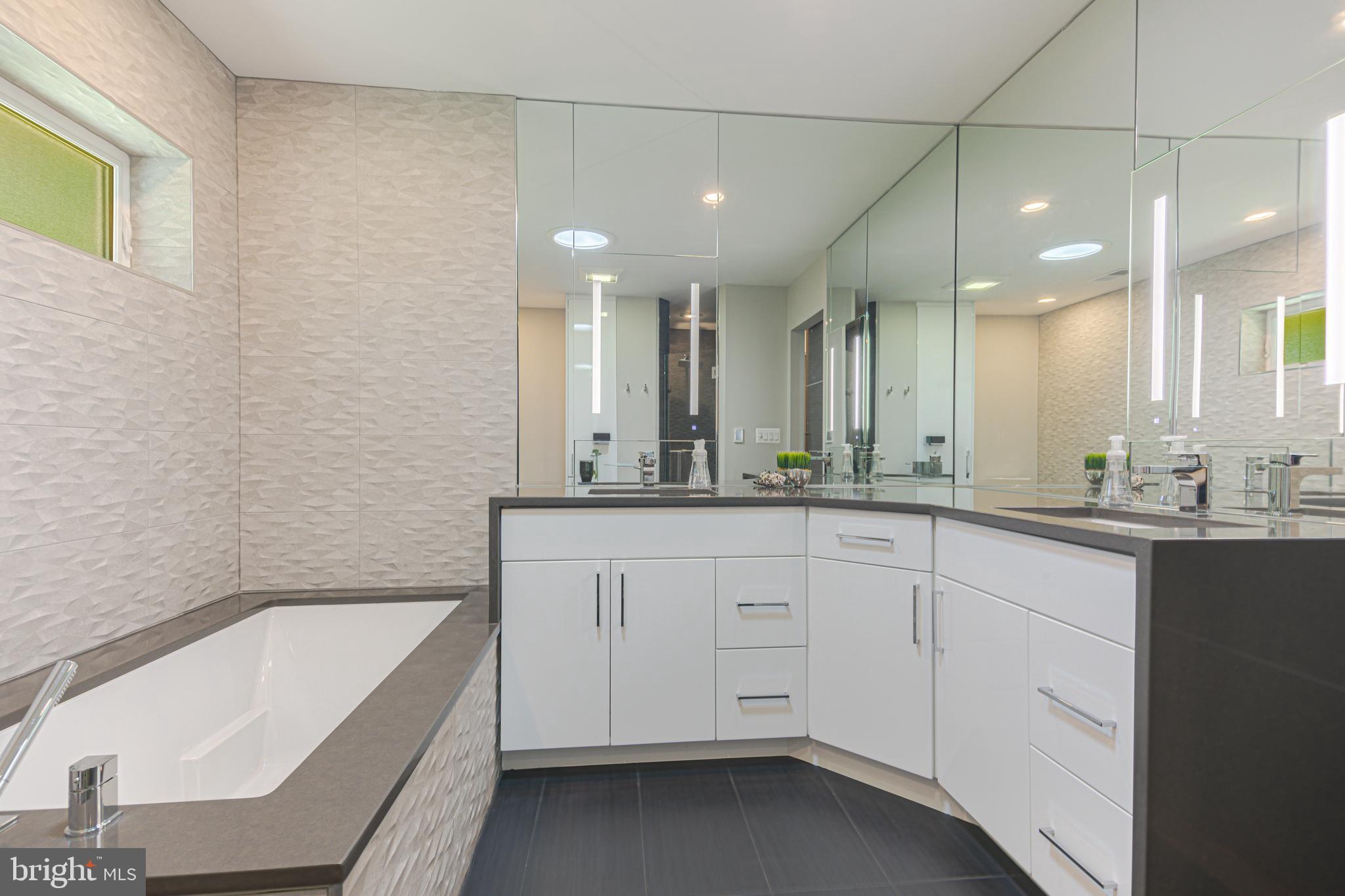 1622 WESTMORELAND STREET