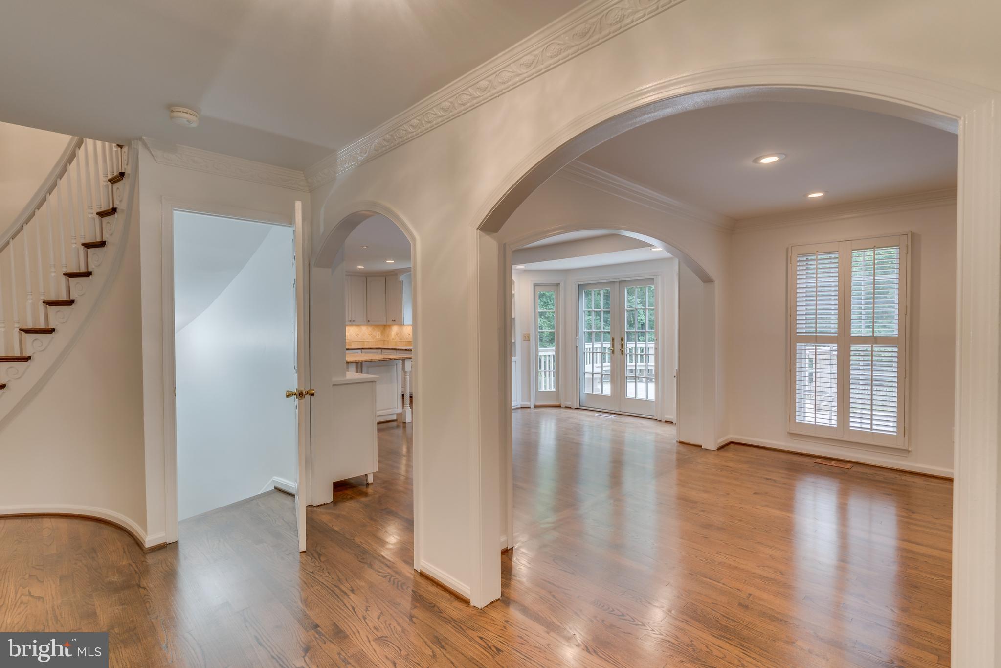 906 Ridge Dr