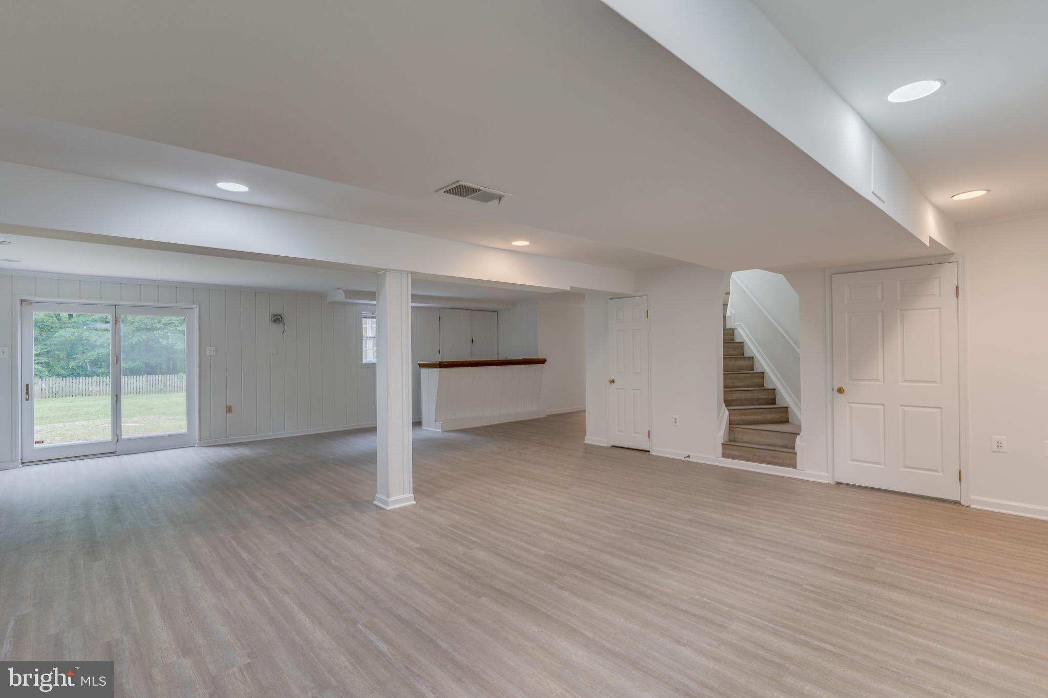906 Ridge Dr
