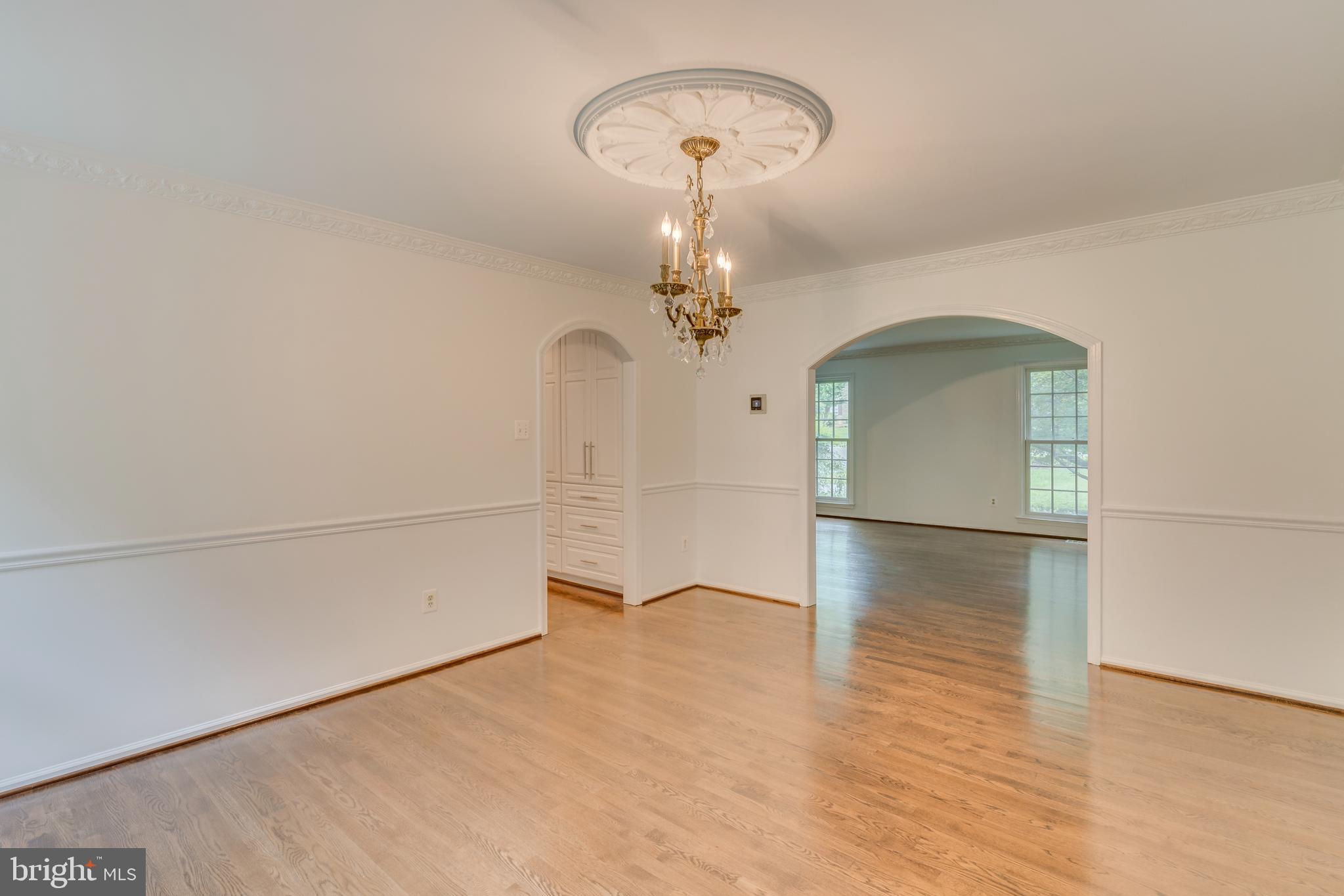 906 Ridge Dr