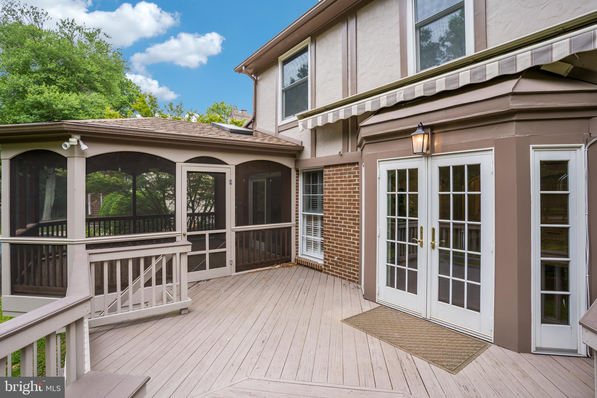 906 Ridge Dr