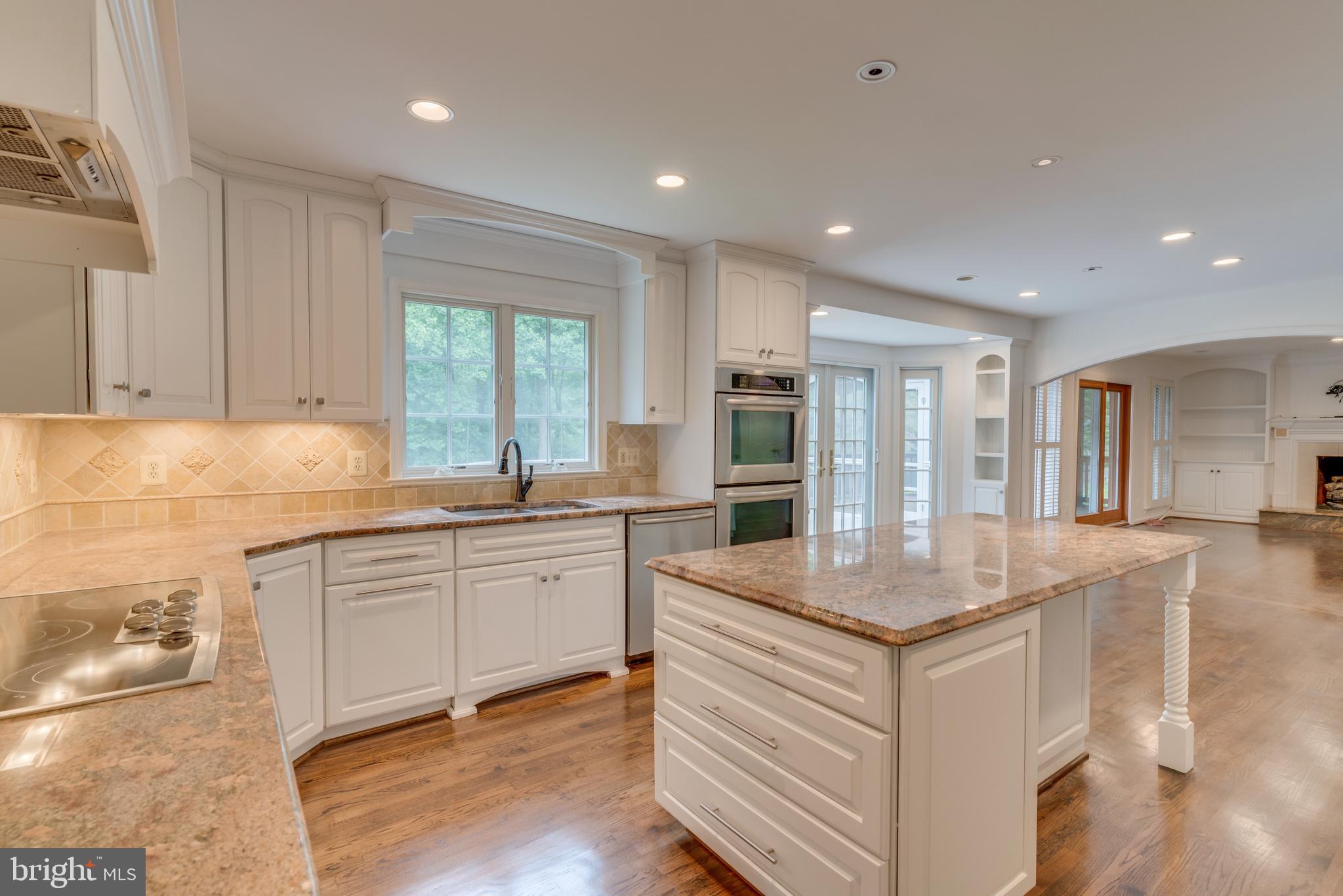 906 Ridge Dr
