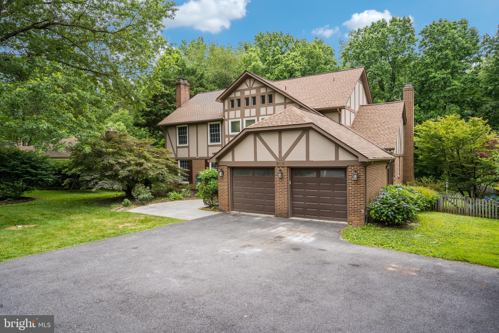 906 Ridge Dr