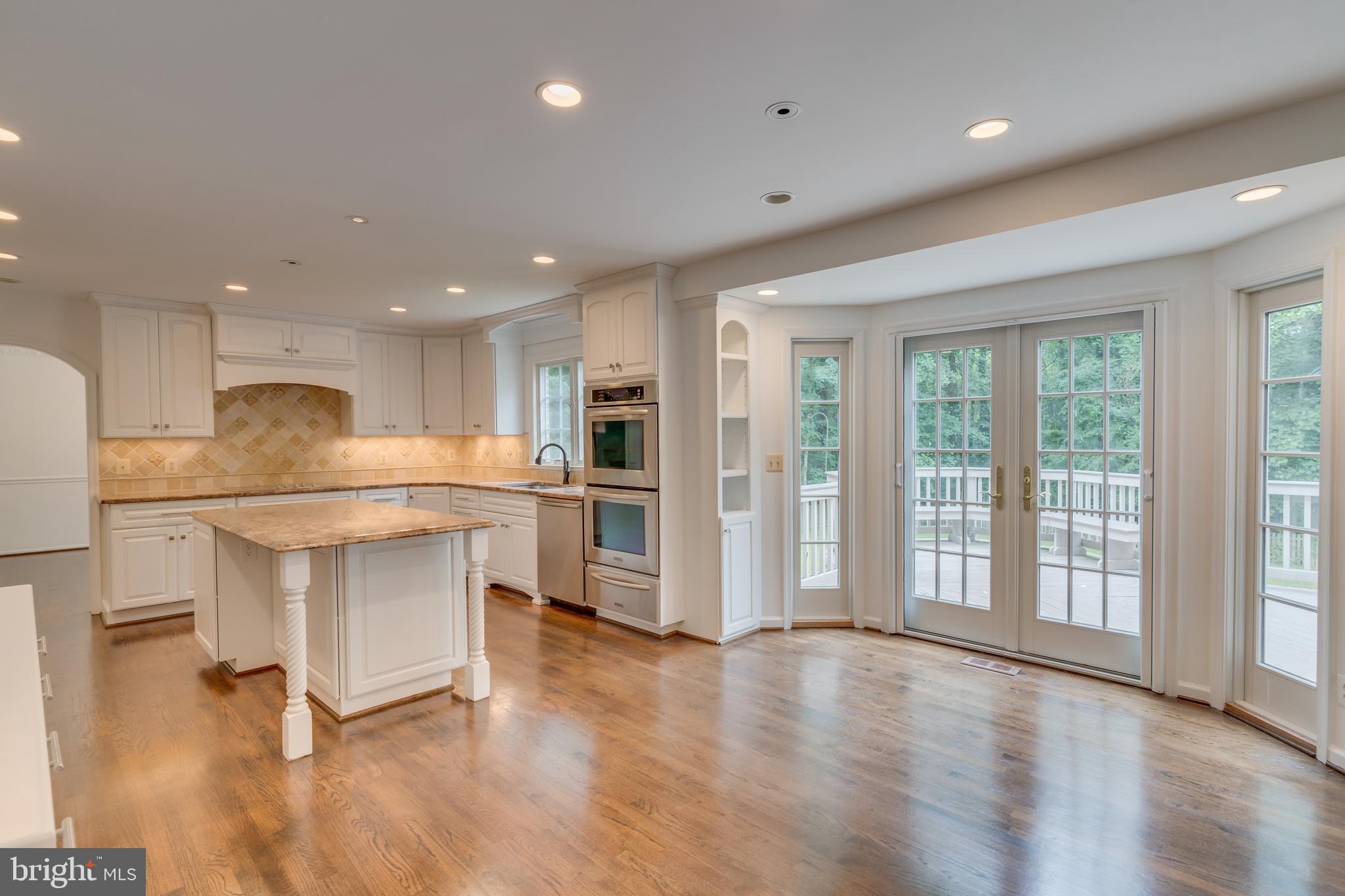 906 Ridge Dr
