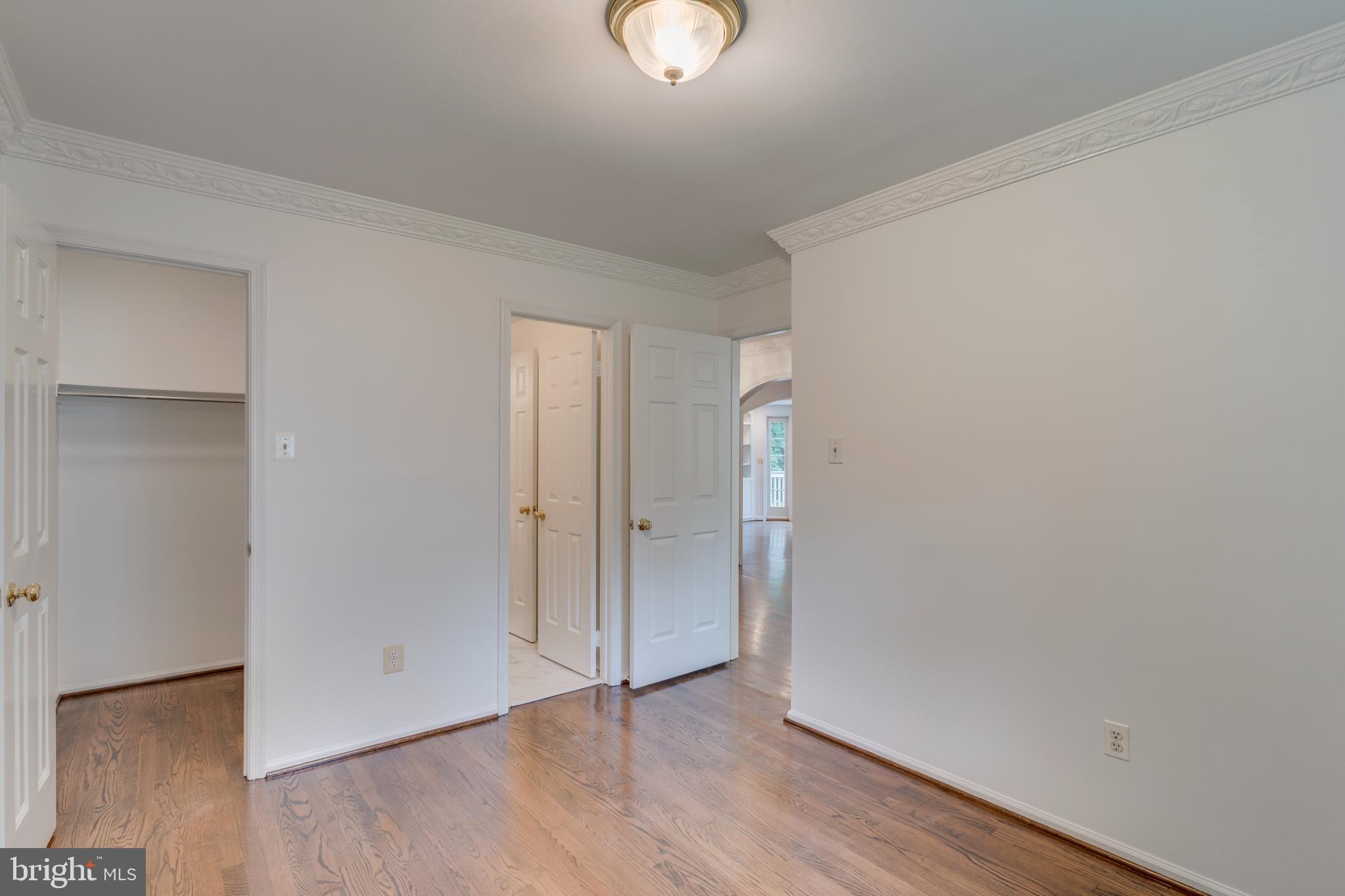 906 Ridge Dr