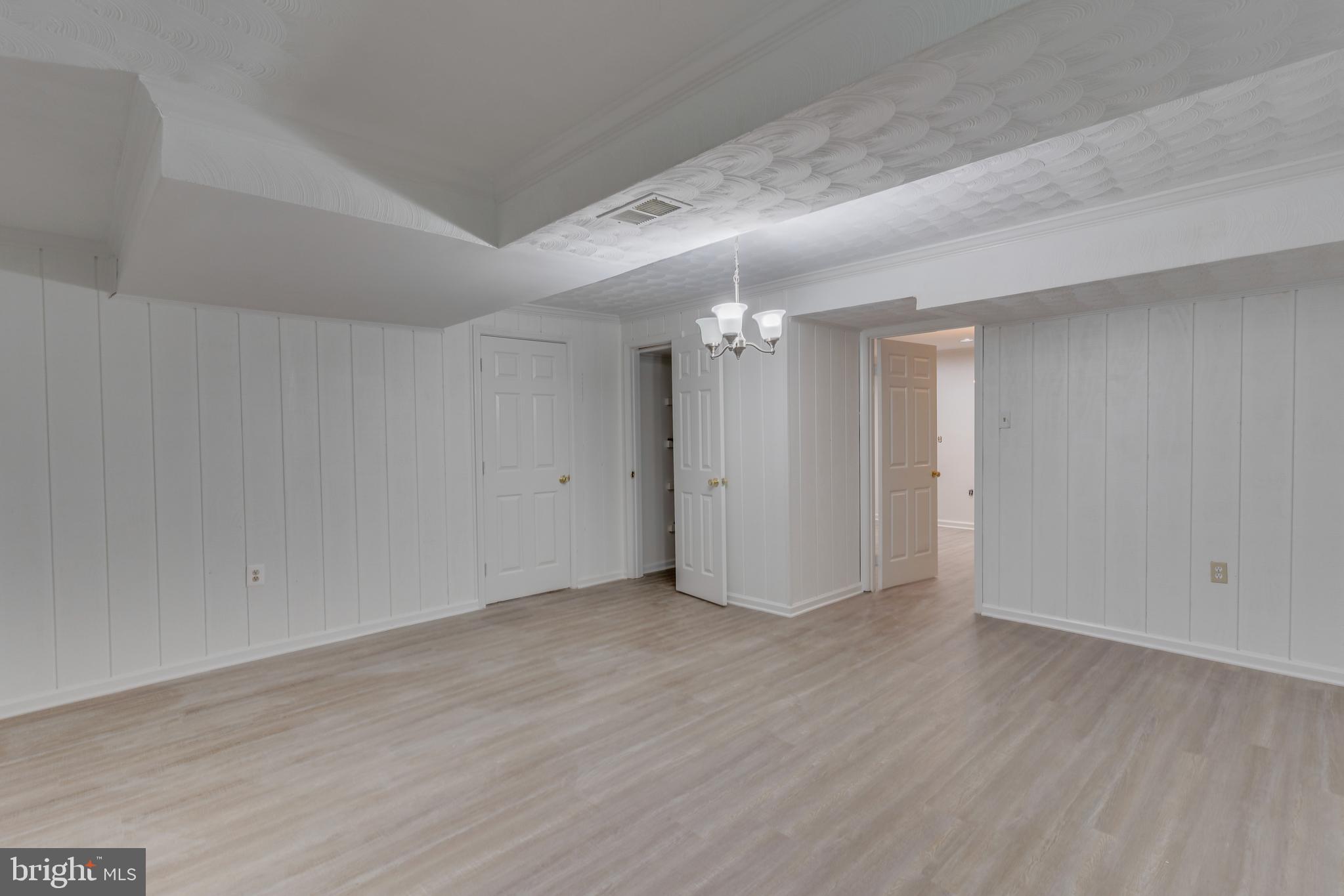 906 Ridge Dr