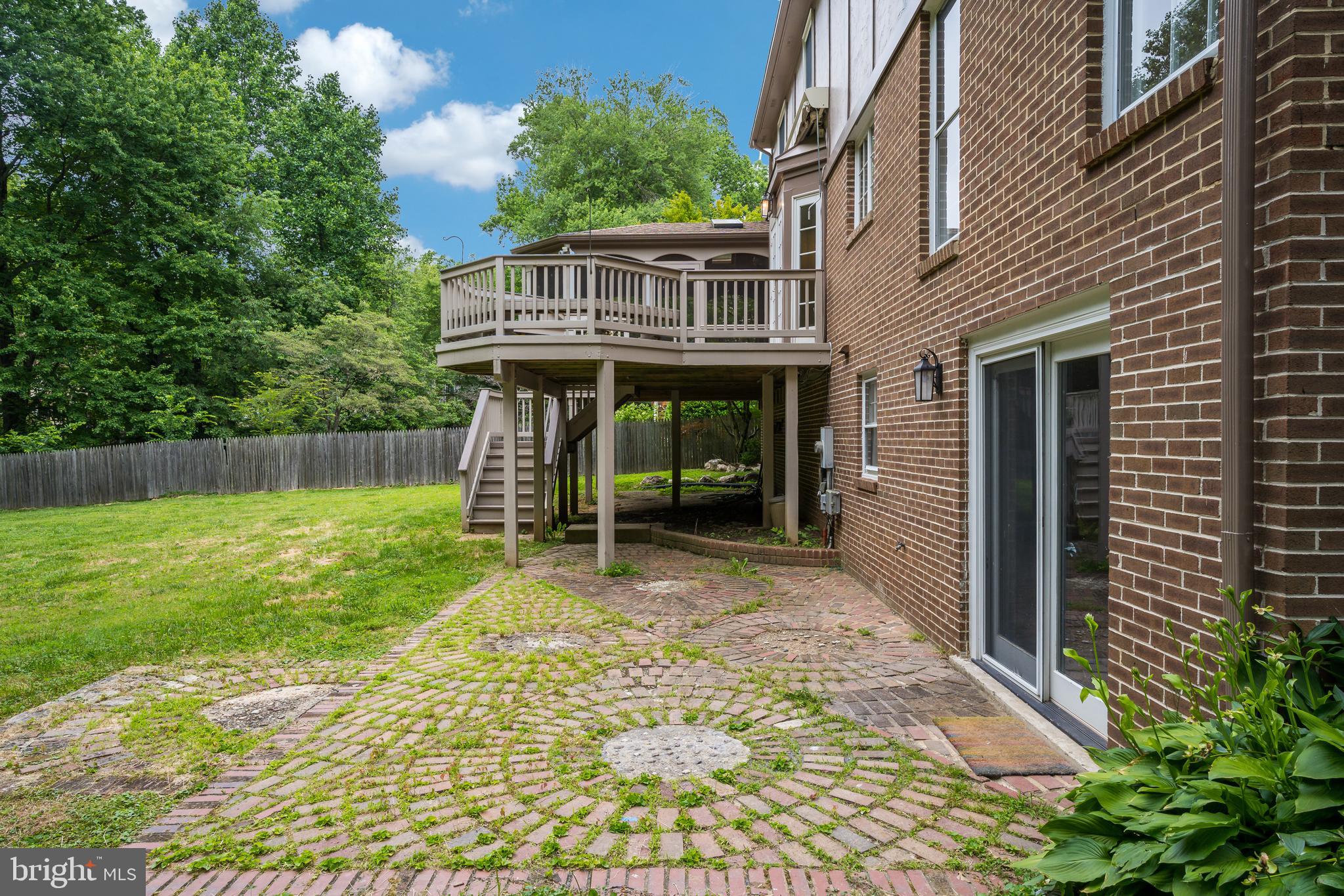 906 Ridge Dr