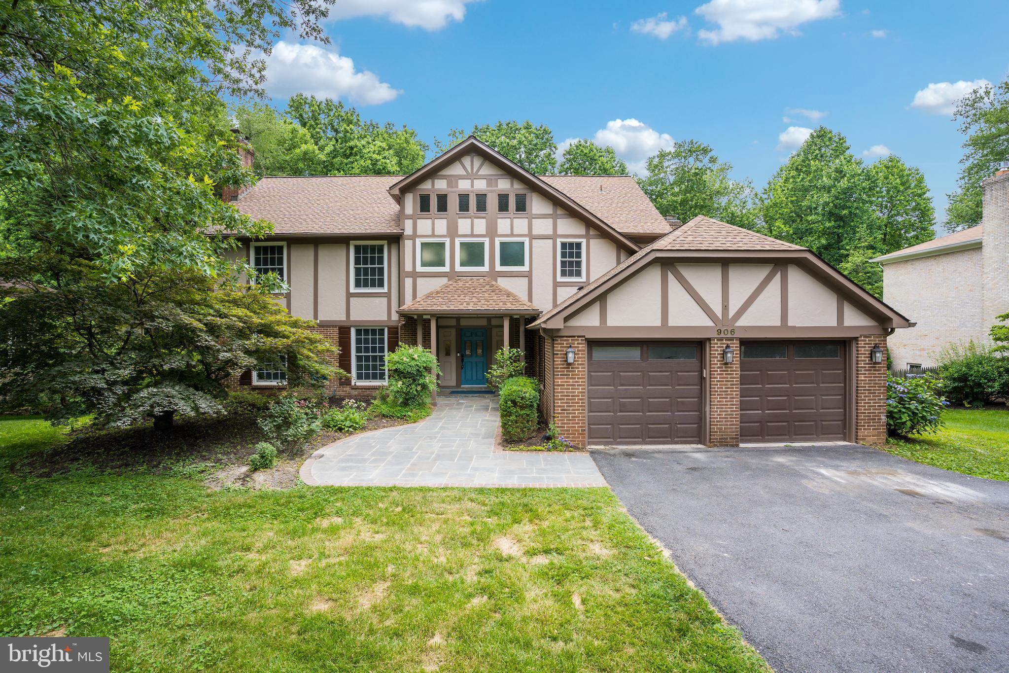 906 Ridge Dr