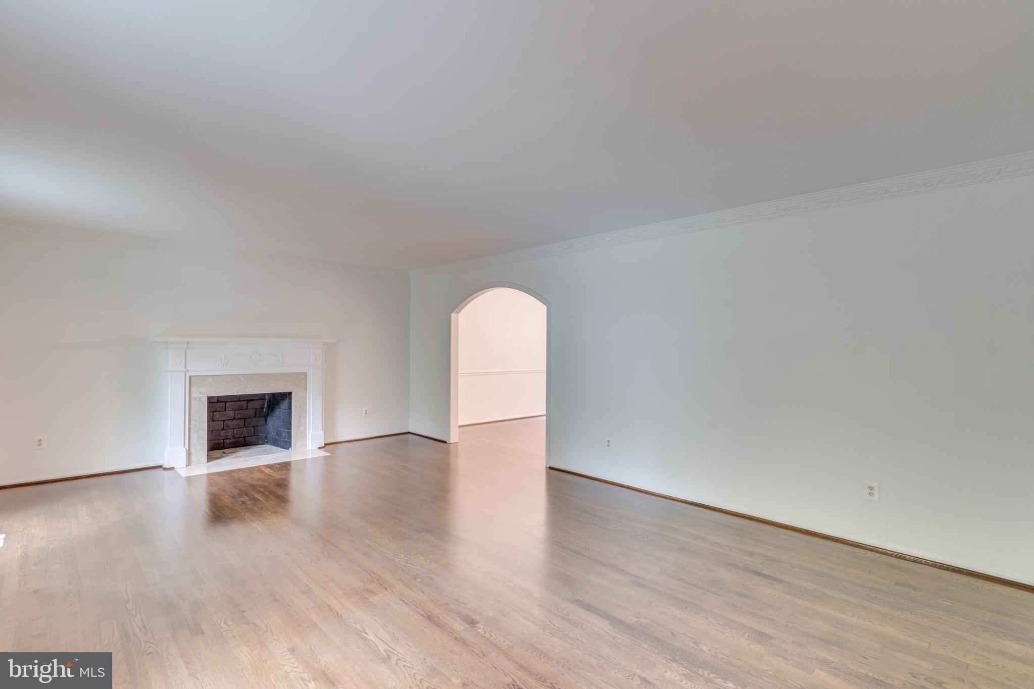 906 Ridge Dr