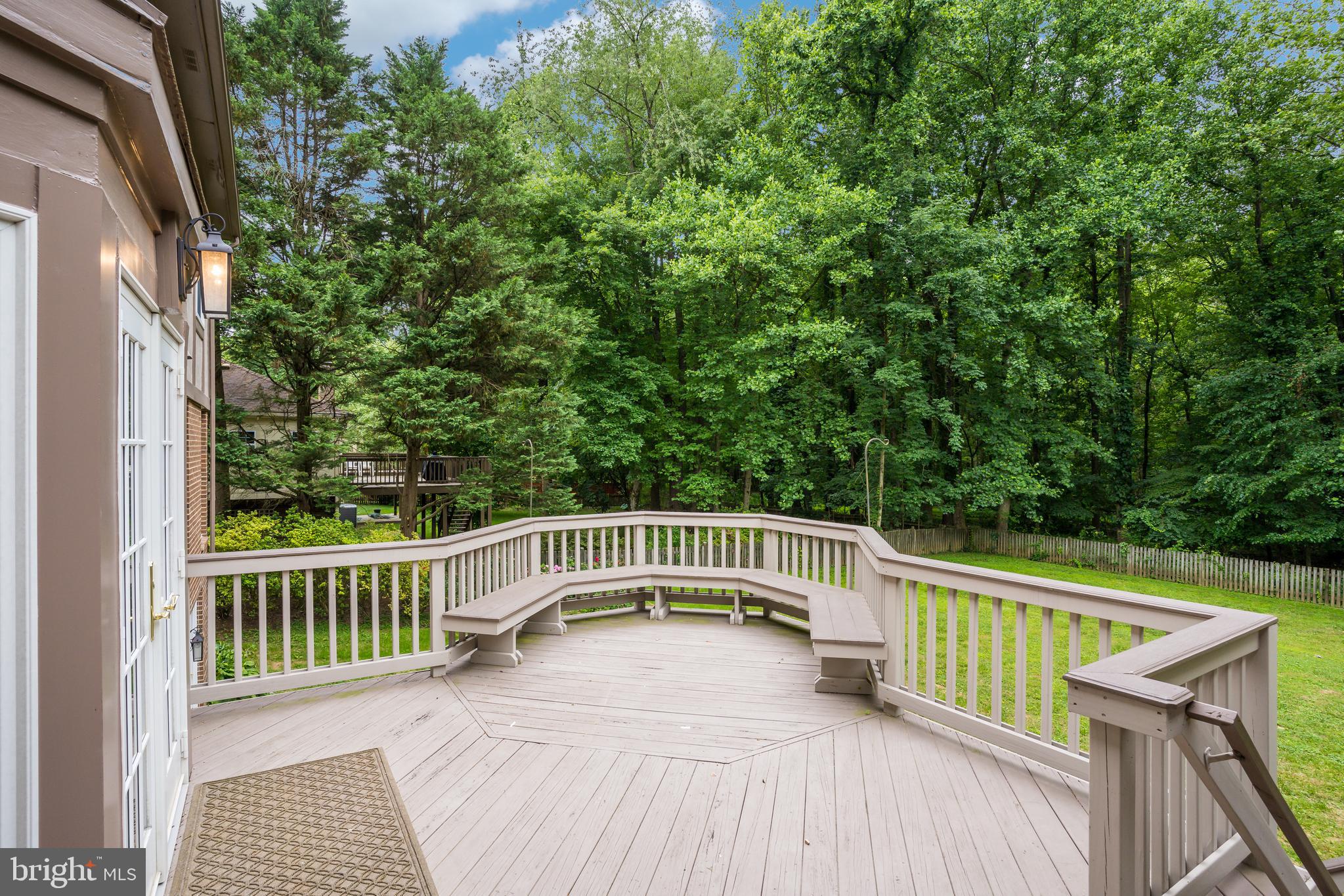 906 Ridge Dr