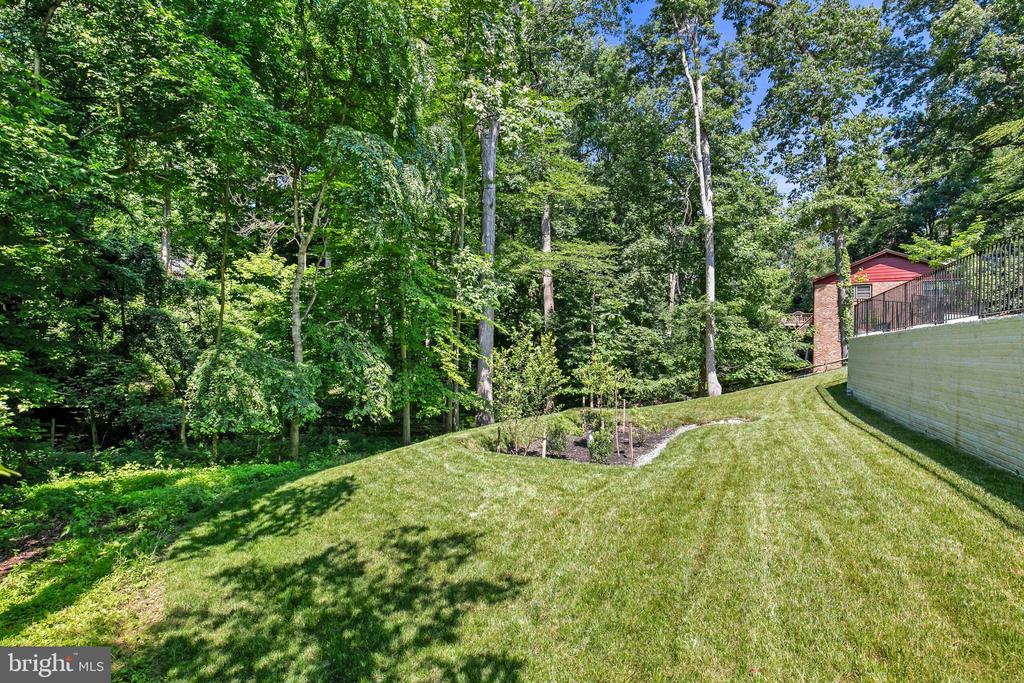 7003 River Oaks Dr