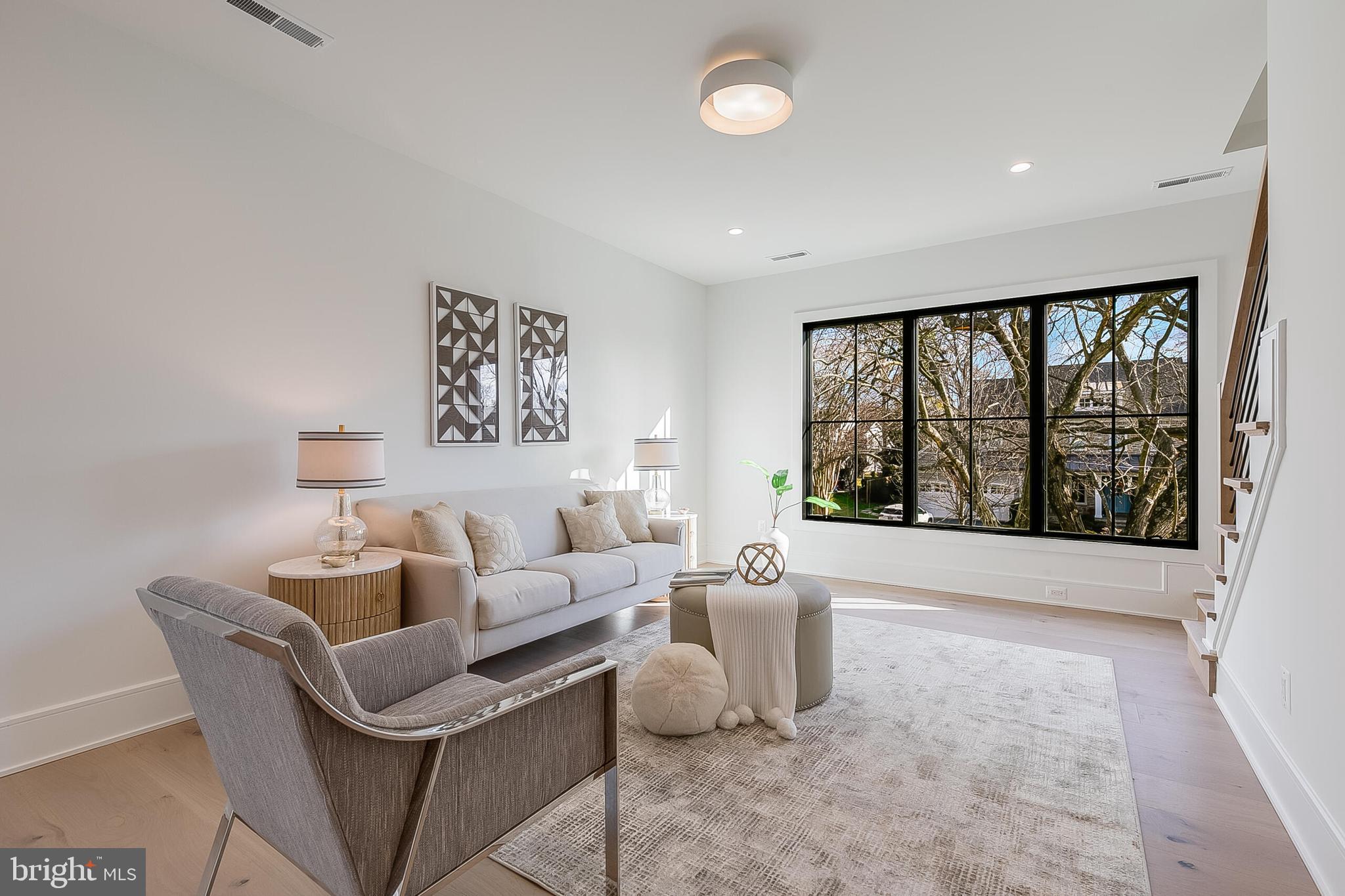 1124 Guilford Ct