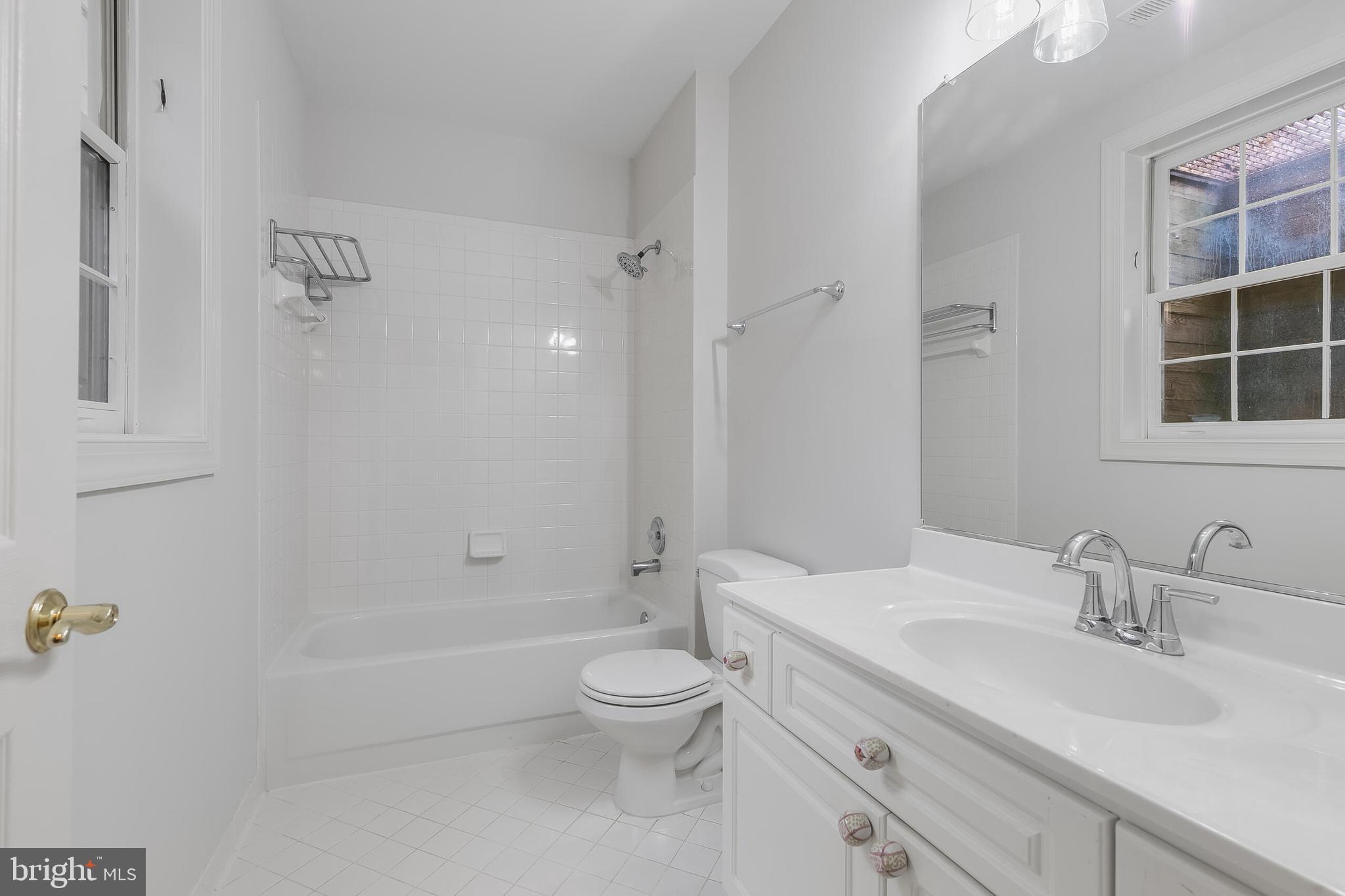 1008 Jarvis Ct