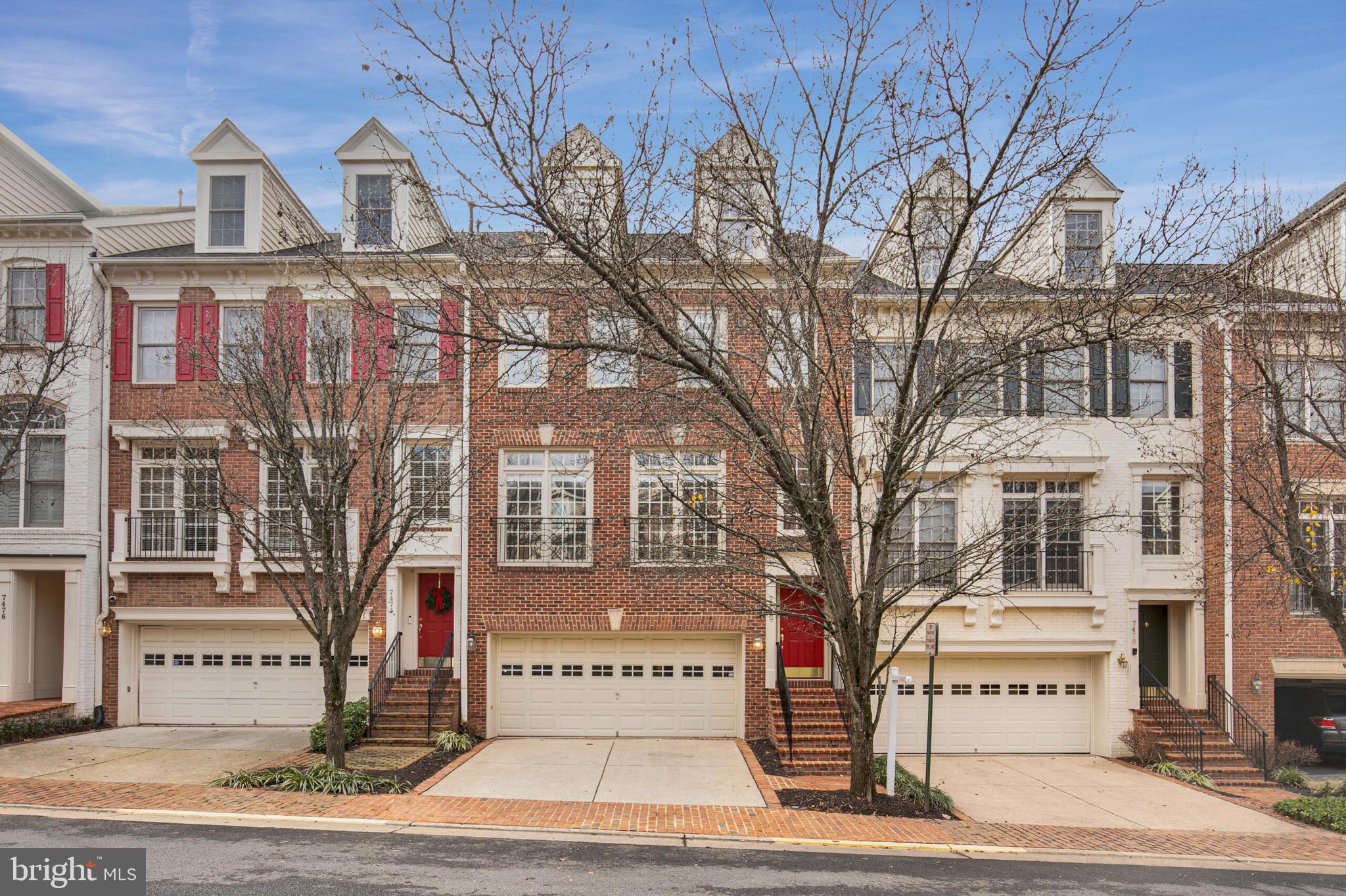 7472 CARRIAGE HILLS DR