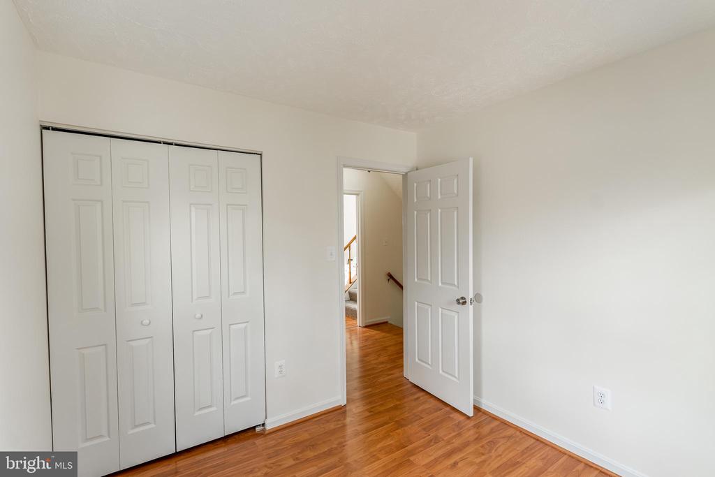 8938 WALDREN WAY