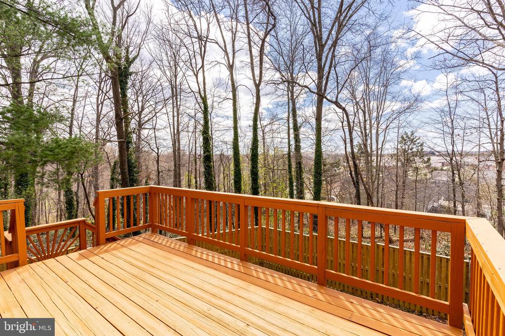 8938 WALDREN WAY