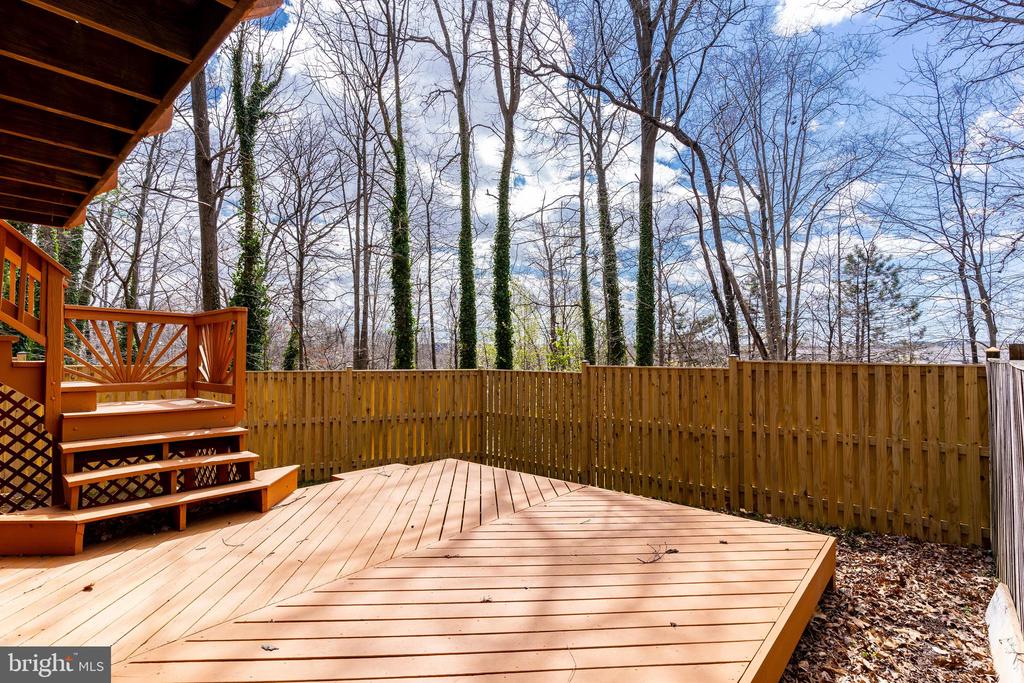 8938 WALDREN WAY