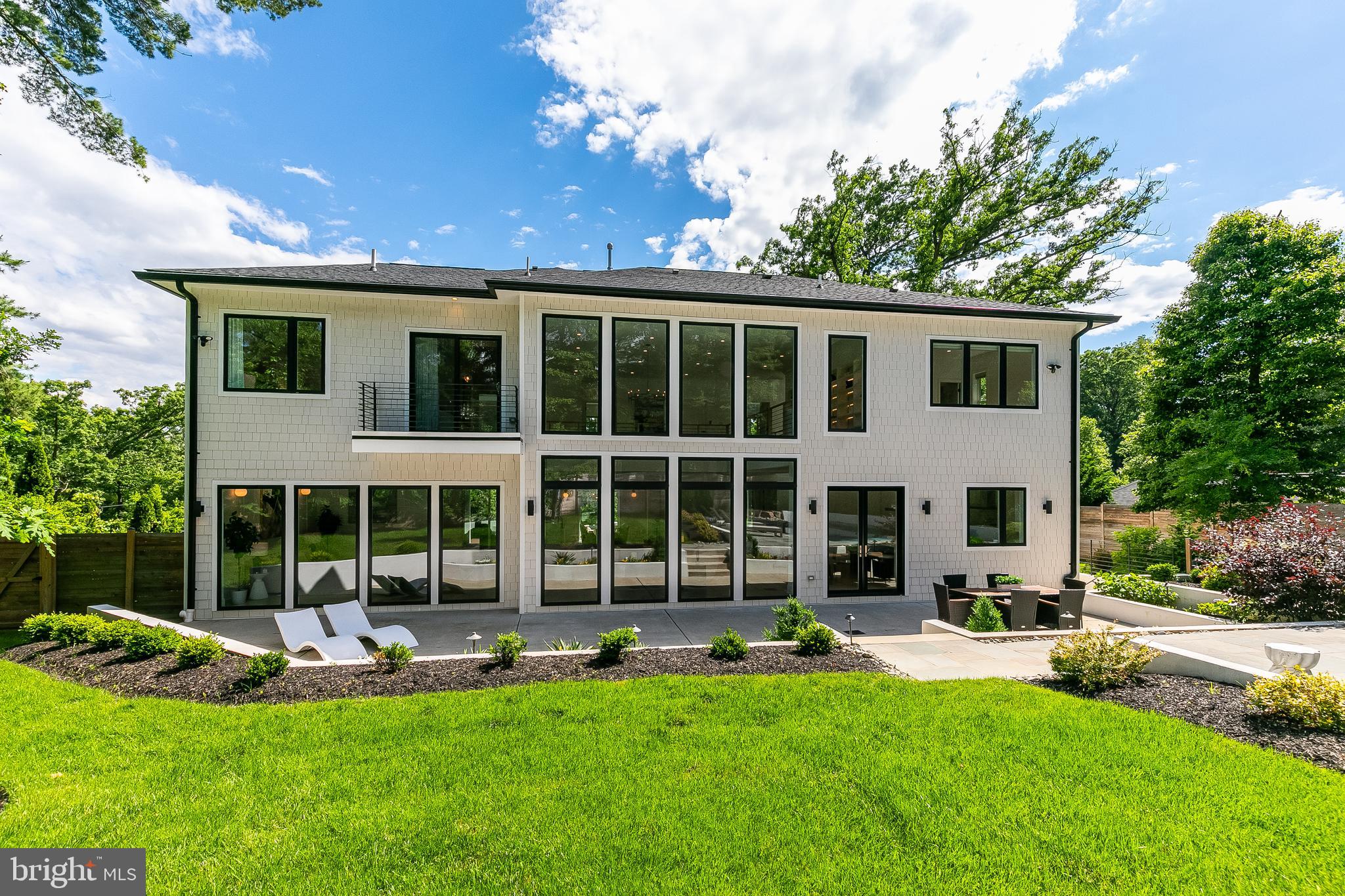5914 Woodley Rd