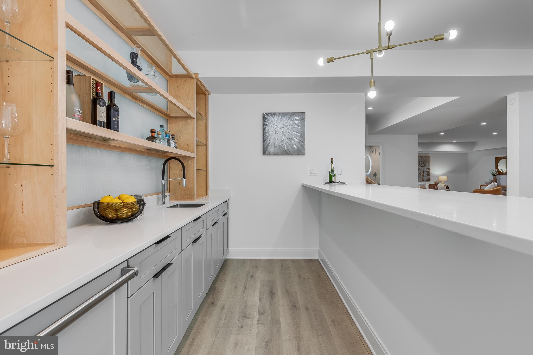 5914 Woodley Rd