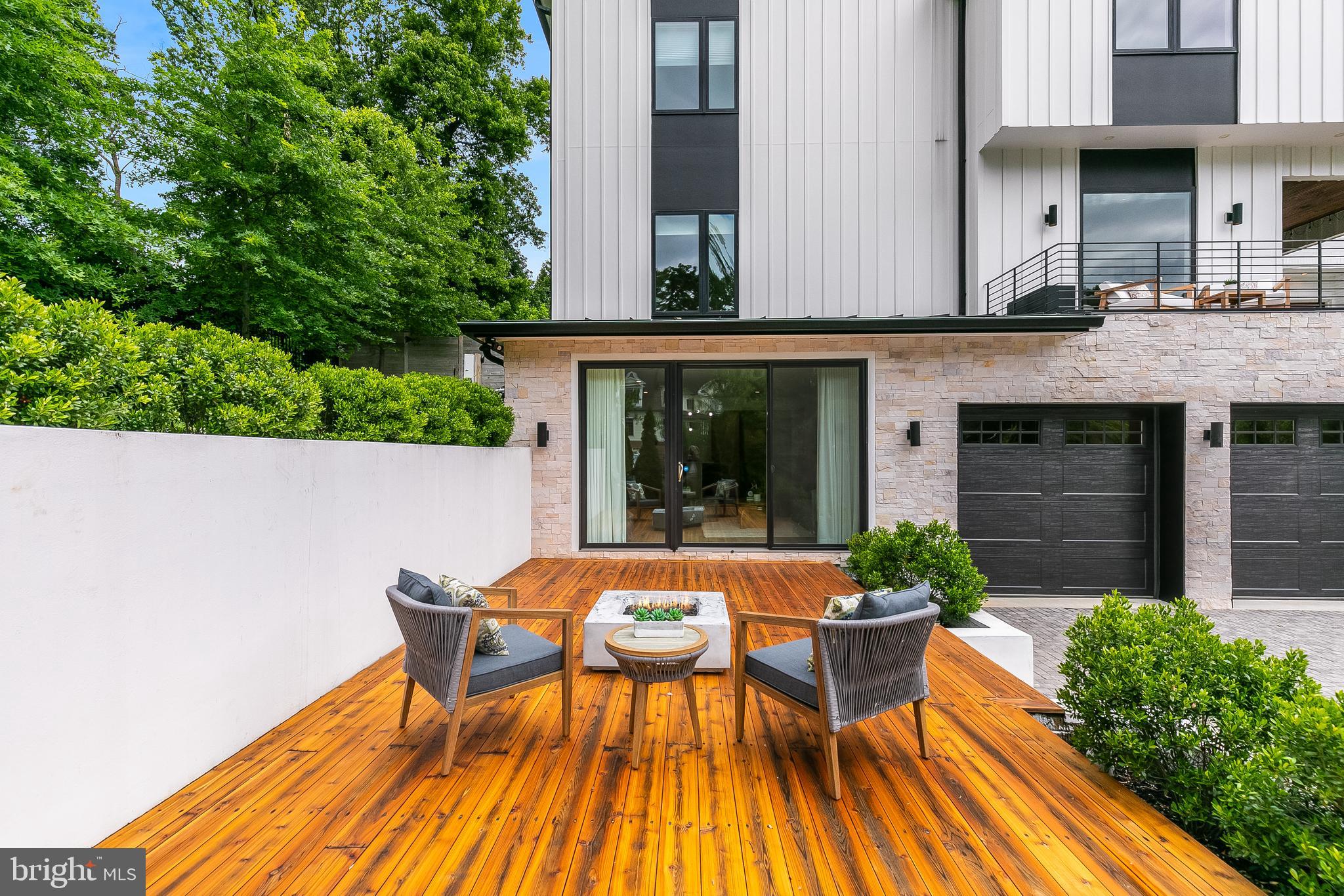 5914 Woodley Rd